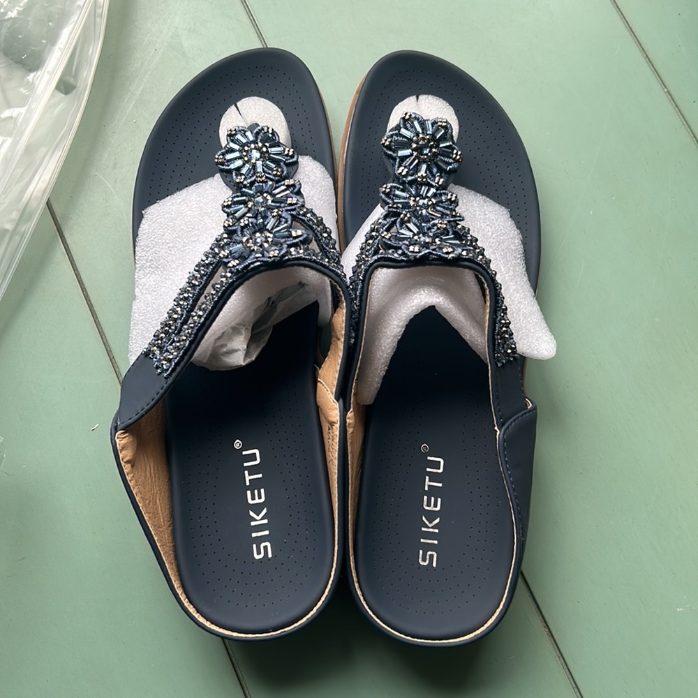 NWOT Siketu Sandals/Flip Flops Sz 8.5 - Picture 11 of 12